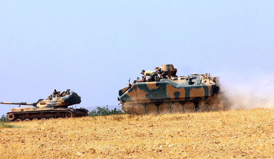 دبابات الجيش التركى فى اتجاه سوريا 